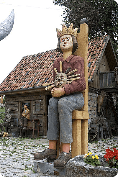 Statyett i trä -  DRE029