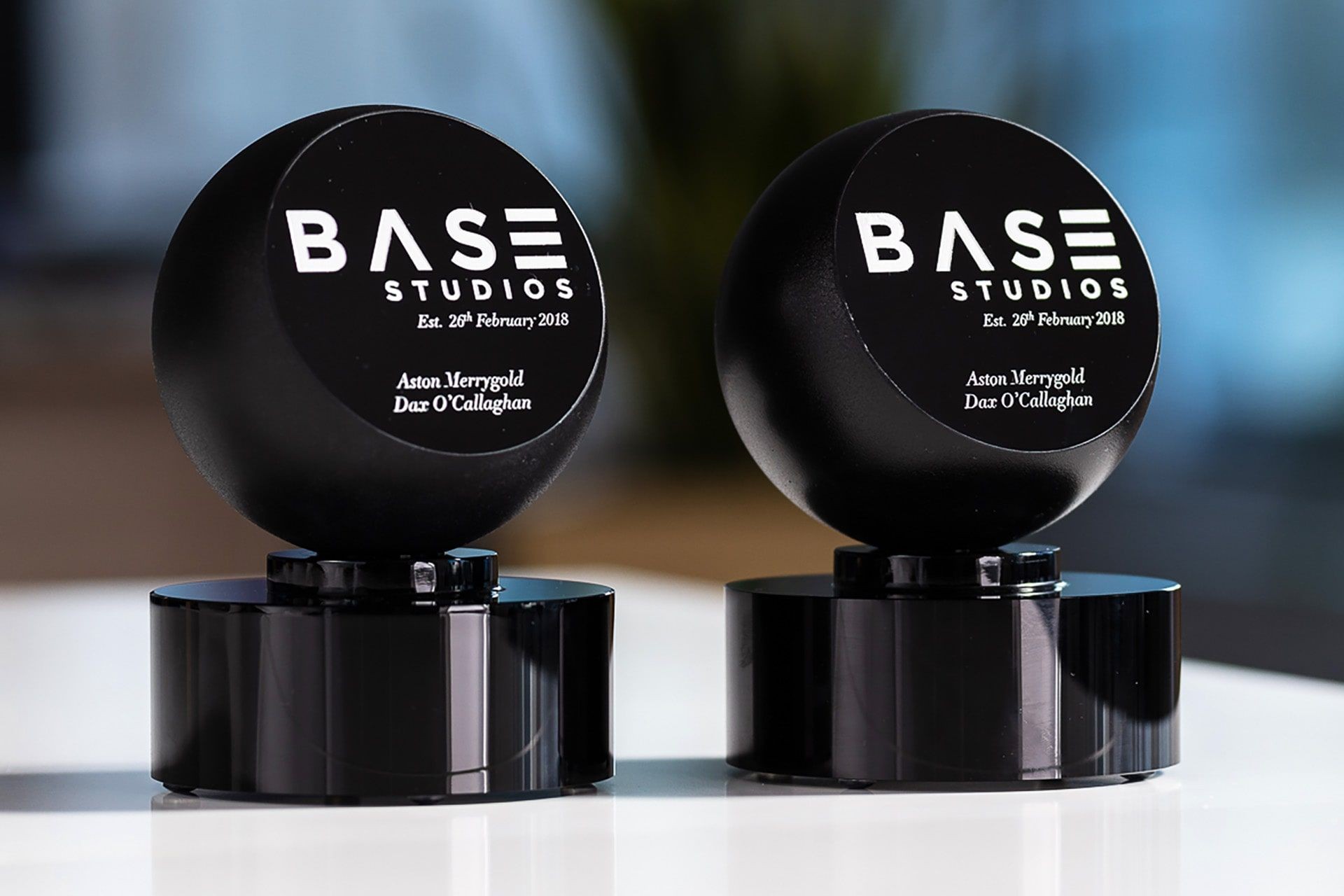 statuetka szkło base studios glasso