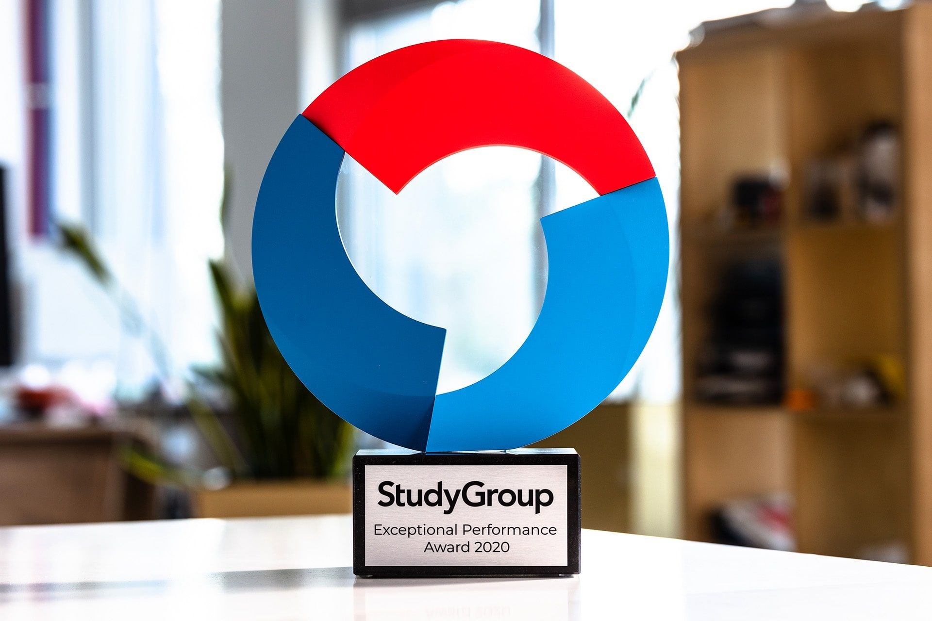 statuetka szklo study group glasso